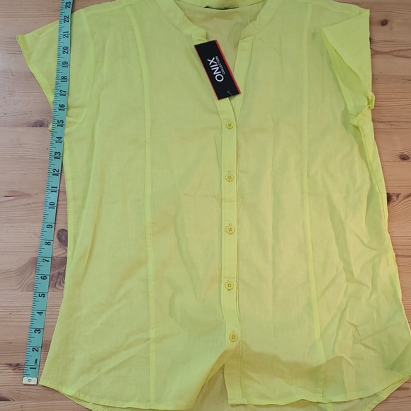 NWT ONIX neon fluorescent yellow button up top large - Picture 6 of 7